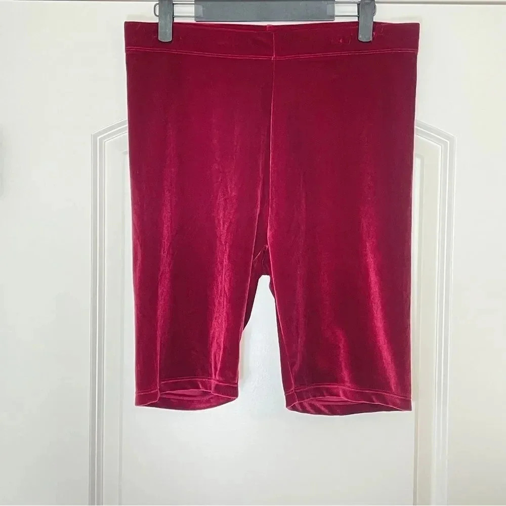 NWT Fabletics High Waisted Velour Bike Short 9" Cherry Burst - Size XL NWT